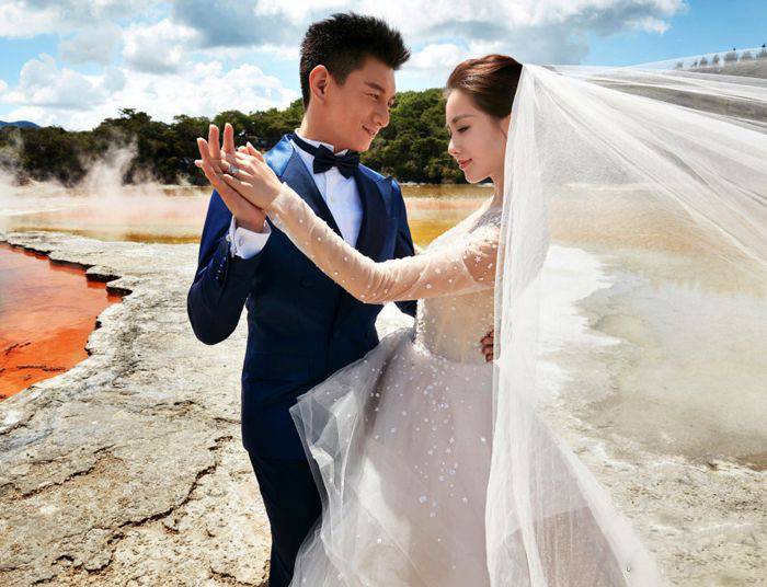 劉詩詩吳奇隆婚紗照曝光 搞怪甜蜜唯美十足