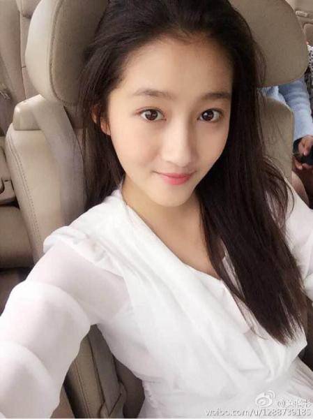  小傾城 家庭背景曝光 藝術(shù)世家4歲半就出道