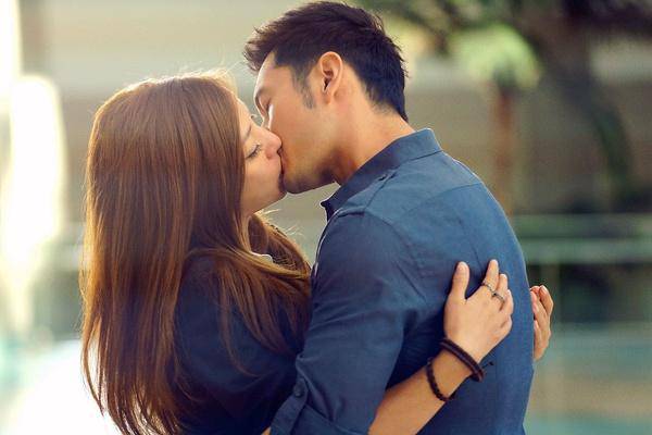 電影里的床戲怎么拍的 盤點(diǎn)10位女星對床戲看法