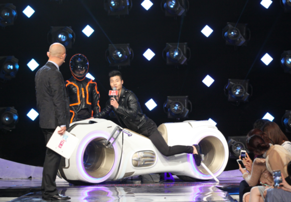 揭《非誠勿擾》鋼鐵俠于冰背景 女嘉賓紛紛示愛