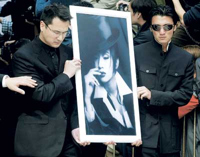 梅艷芳資料照片 梅艷芳怎幺得的宮頸癌