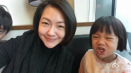 小S兒時(shí)舊照曝光 許老三與小S兒時(shí)模樣十分相像