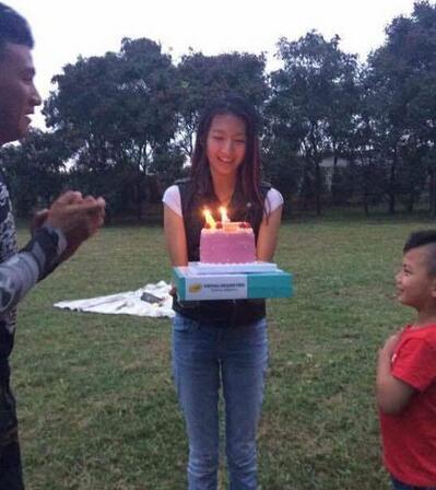 胡軍與14歲女兒胡九九親吻 胡九九個人資料簡介