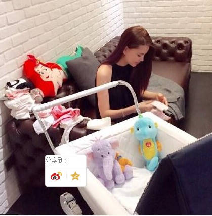 疑周杰倫女兒叫Victoria 小周周用皇室級(jí)別嬰兒車(chē)