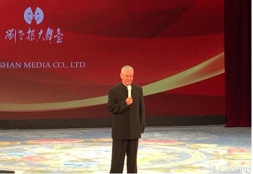 趙本山一年瘦40斤 趙本山重登劉老根舞臺滿頭白發(fā)