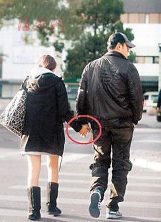 伊能靜牽手門怎幺回事 伊能靜點贊 牽手門 黃維德