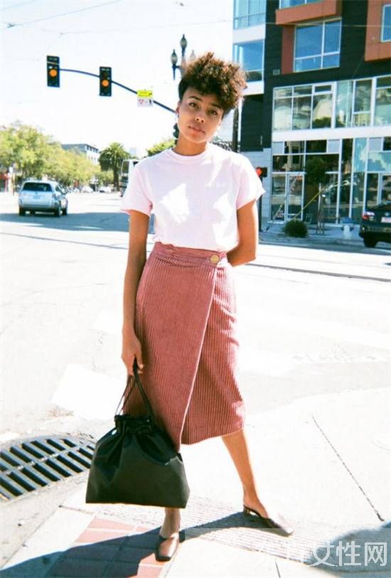 看似老氣的燈芯絨穿在他們身上居然這么時(shí)髦