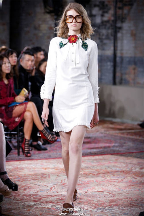 2016年春夏女裝發(fā)布 以度假風(fēng)為主題