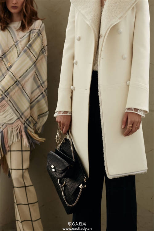 2016年春夏女裝發(fā)布 以度假風(fēng)為主題