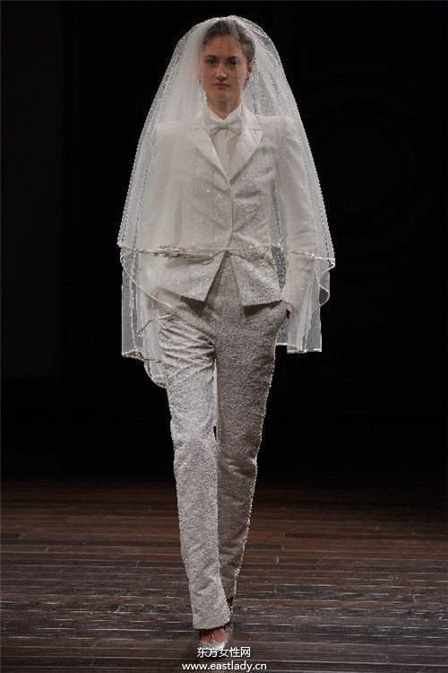 穿它們還真需要勇氣 2016最新春夏婚紗發(fā)布