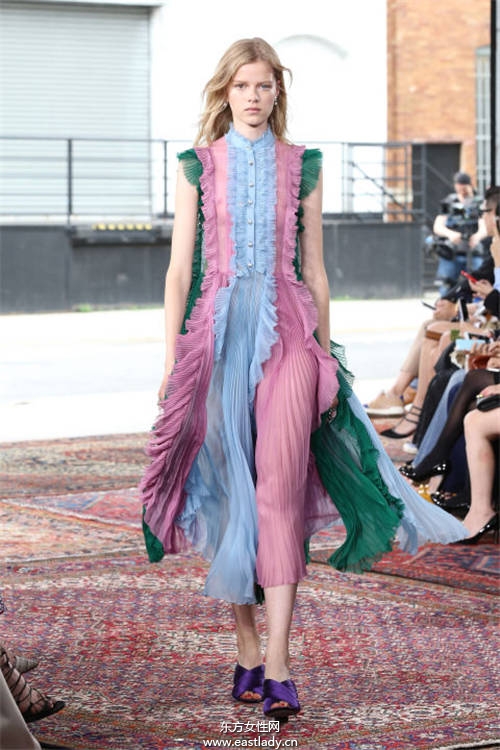 2016年春夏女裝發(fā)布 以度假風(fēng)為主題