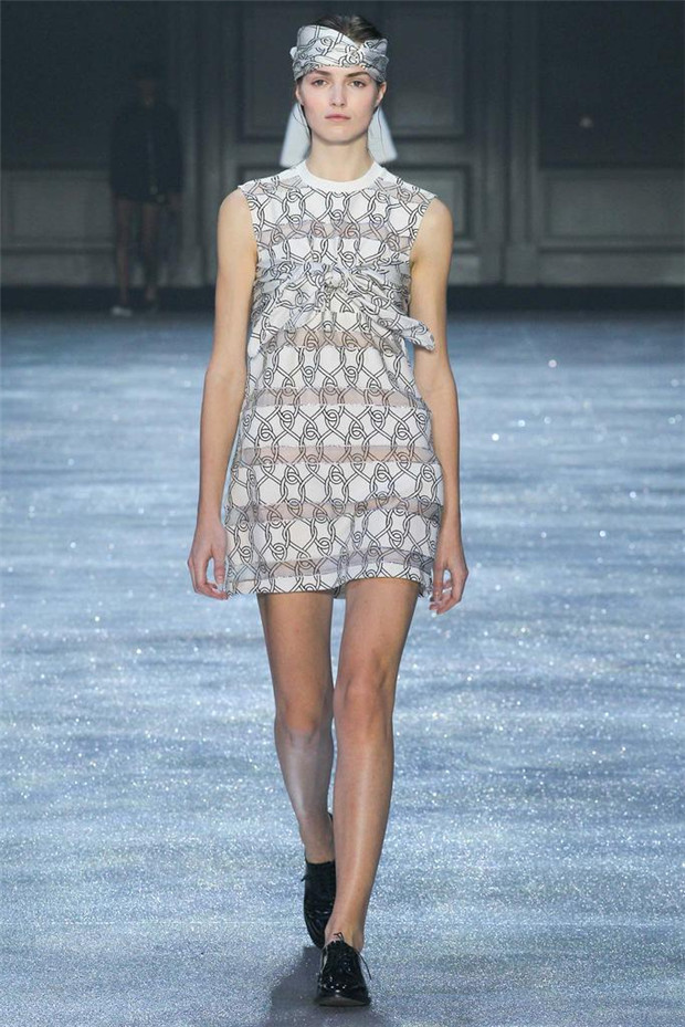 Moncler Gamme Rouge 2015春夏女裝流行發(fā)布