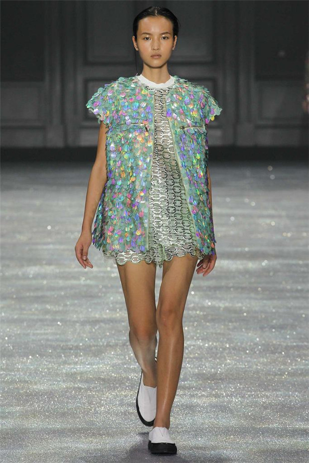 Moncler Gamme Rouge 2015春夏女裝流行發(fā)布