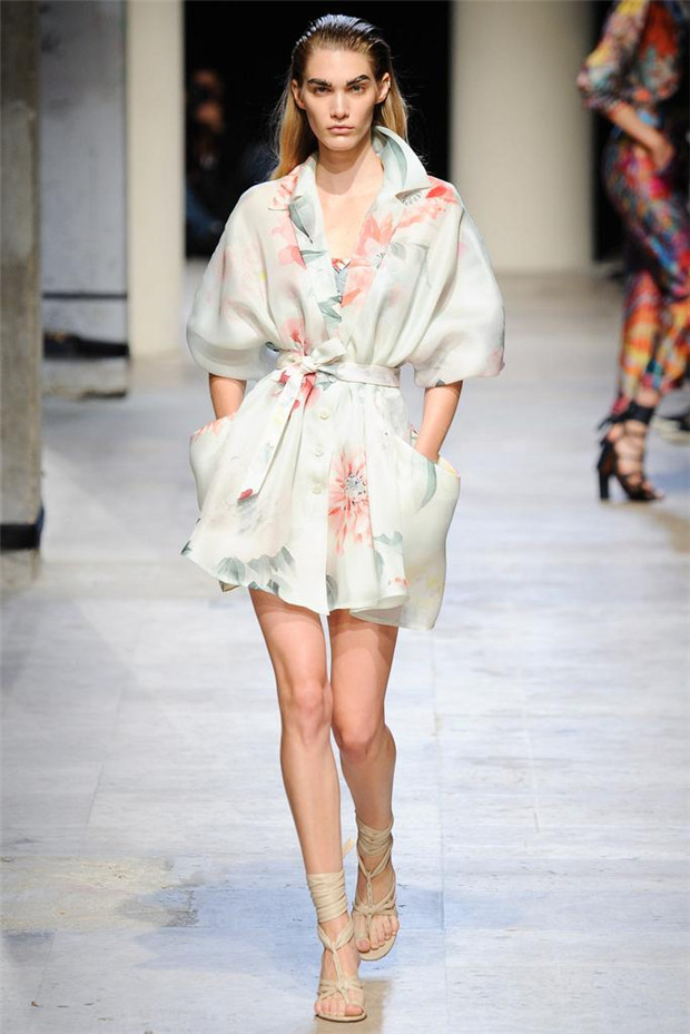 Leonard 2015春夏女裝流行發(fā)布