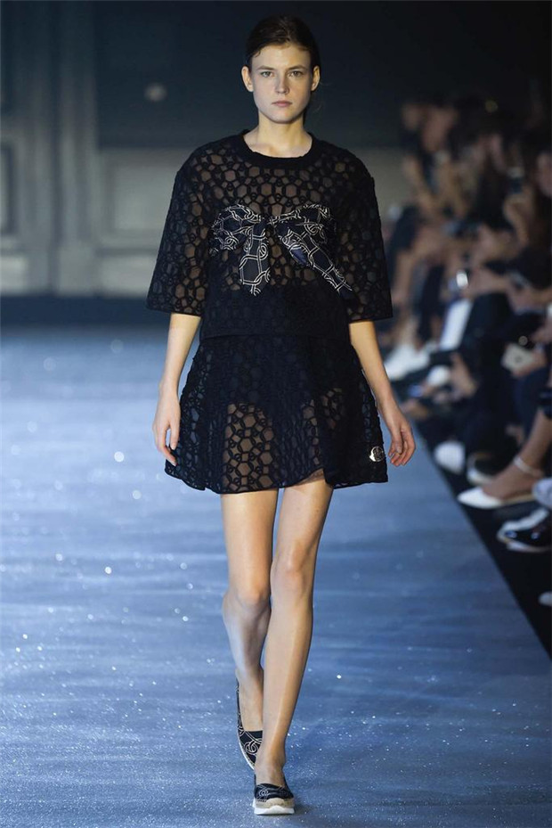 Moncler Gamme Rouge 2015春夏女裝流行發(fā)布