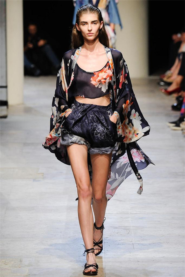 Leonard 2015春夏女裝流行發(fā)布