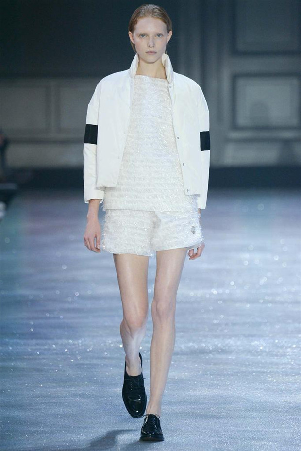 Moncler Gamme Rouge 2015春夏女裝流行發(fā)布