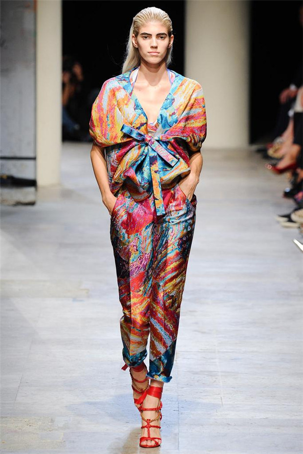 Leonard 2015春夏女裝流行發(fā)布