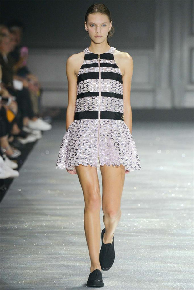 Moncler Gamme Rouge 2015春夏女裝流行發(fā)布