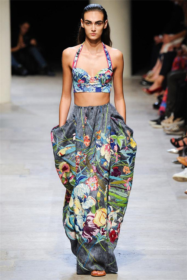 Leonard 2015春夏女裝流行發(fā)布