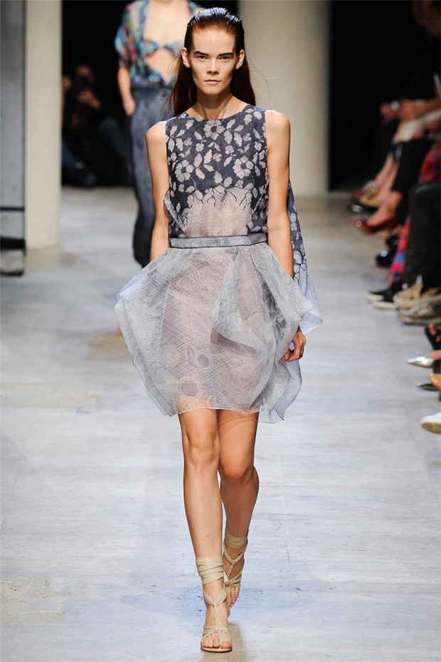 Leonard 2015春夏女裝流行發(fā)布