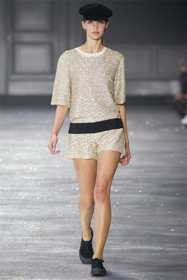 Moncler Gamme Rouge 2015春夏女裝流行發(fā)布