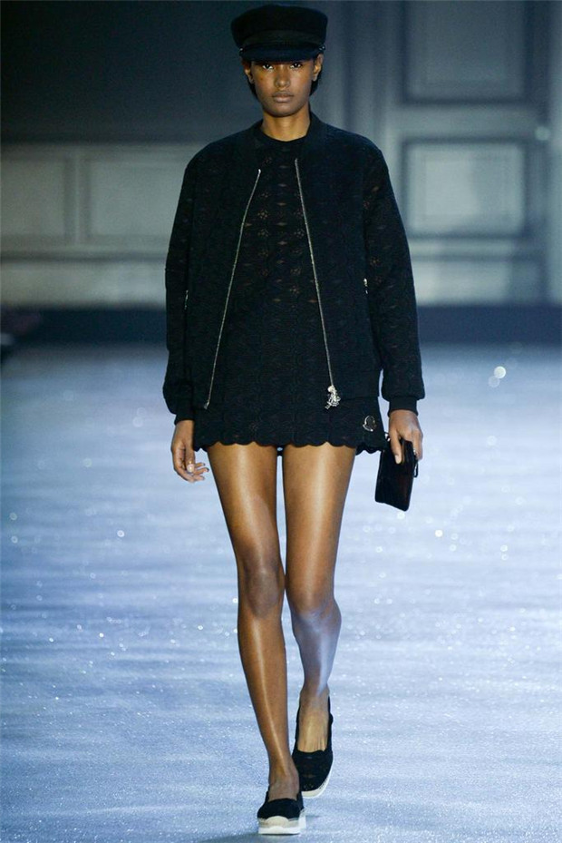 Moncler Gamme Rouge 2015春夏女裝流行發(fā)布