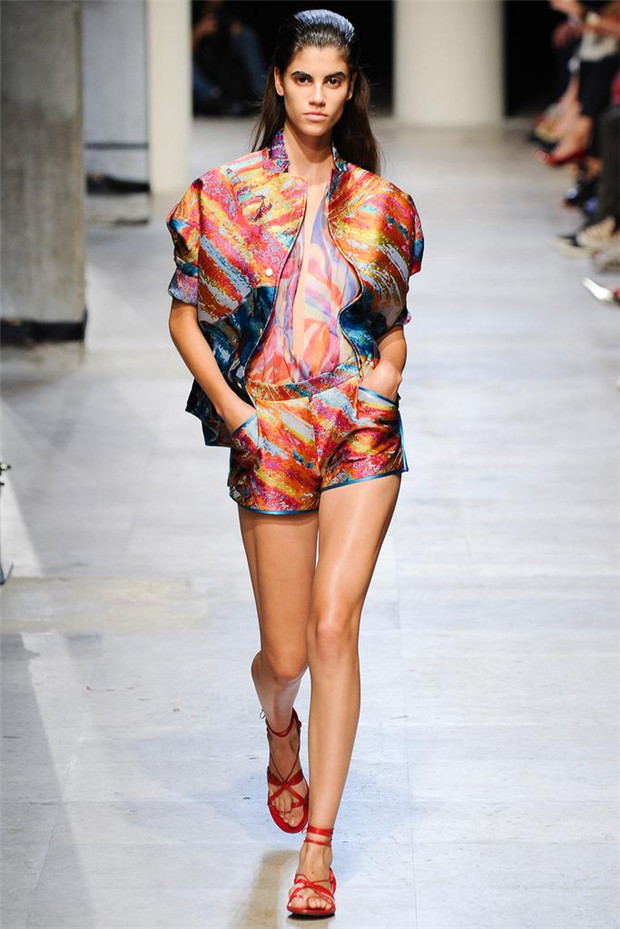 Leonard 2015春夏女裝流行發(fā)布