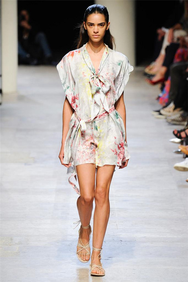 Leonard 2015春夏女裝流行發(fā)布