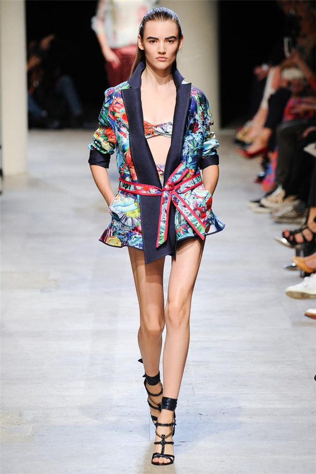 Leonard 2015春夏女裝流行發(fā)布
