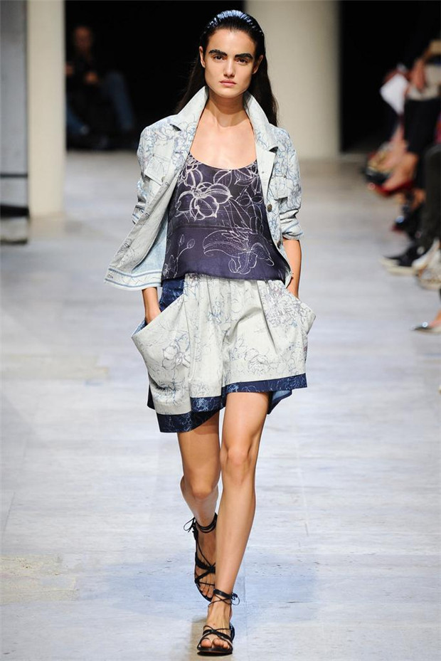 Leonard 2015春夏女裝流行發(fā)布