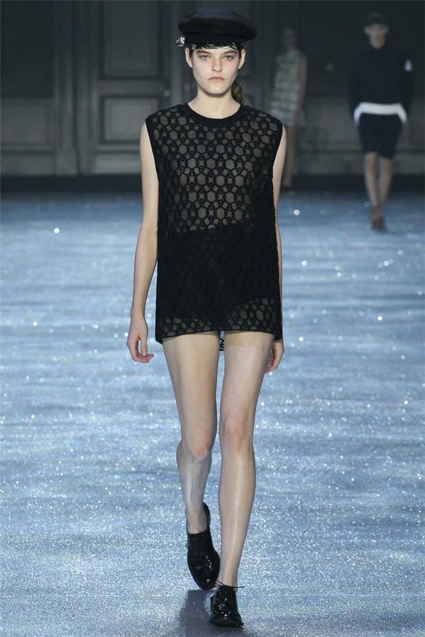 Moncler Gamme Rouge 2015春夏女裝流行發(fā)布