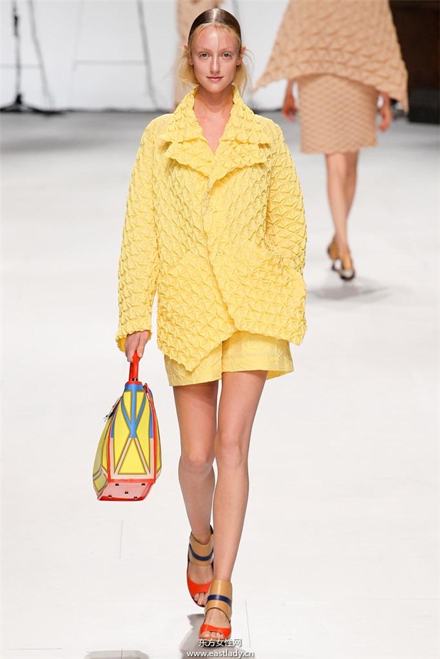 Issey Miyake 2015春夏女裝流行發(fā)布