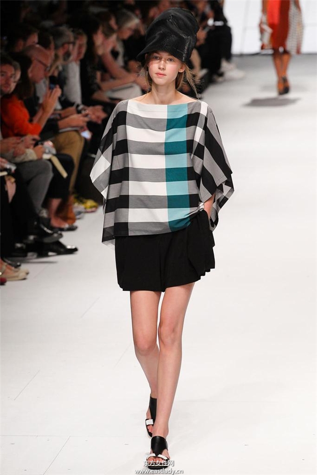 Issey Miyake 2015春夏女裝流行發(fā)布