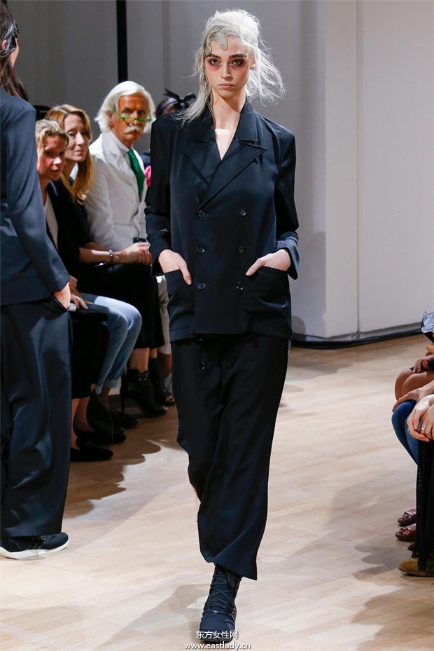Yohji Yamamoto 2015春夏女裝流行發(fā)布