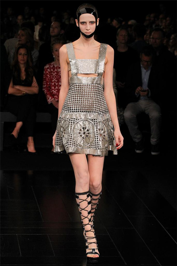 Alexander McQueen 2015春夏女裝流行發(fā)布