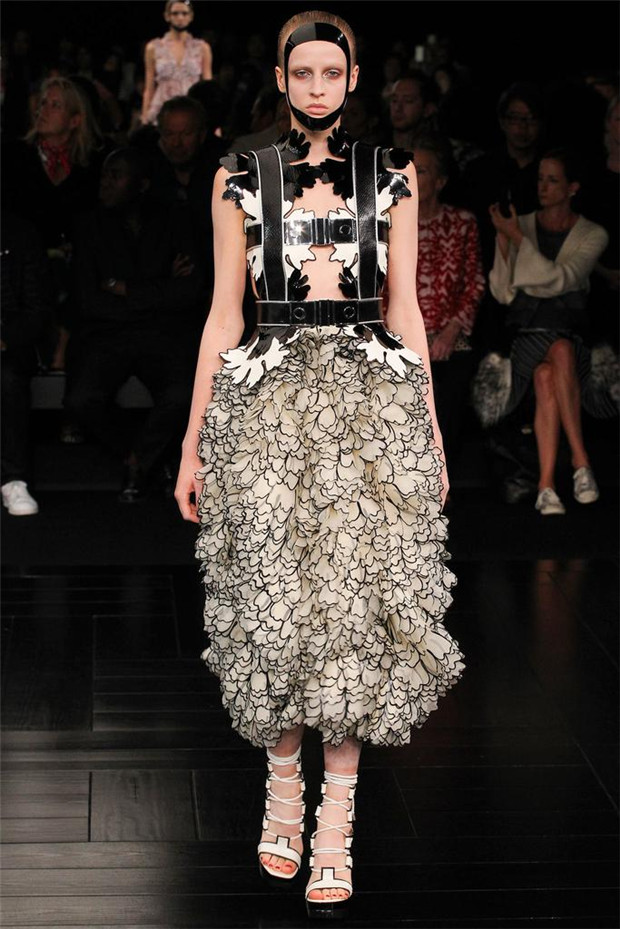 Alexander McQueen 2015春夏女裝流行發(fā)布