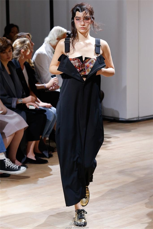 Yohji Yamamoto 2015春夏女裝流行發(fā)布