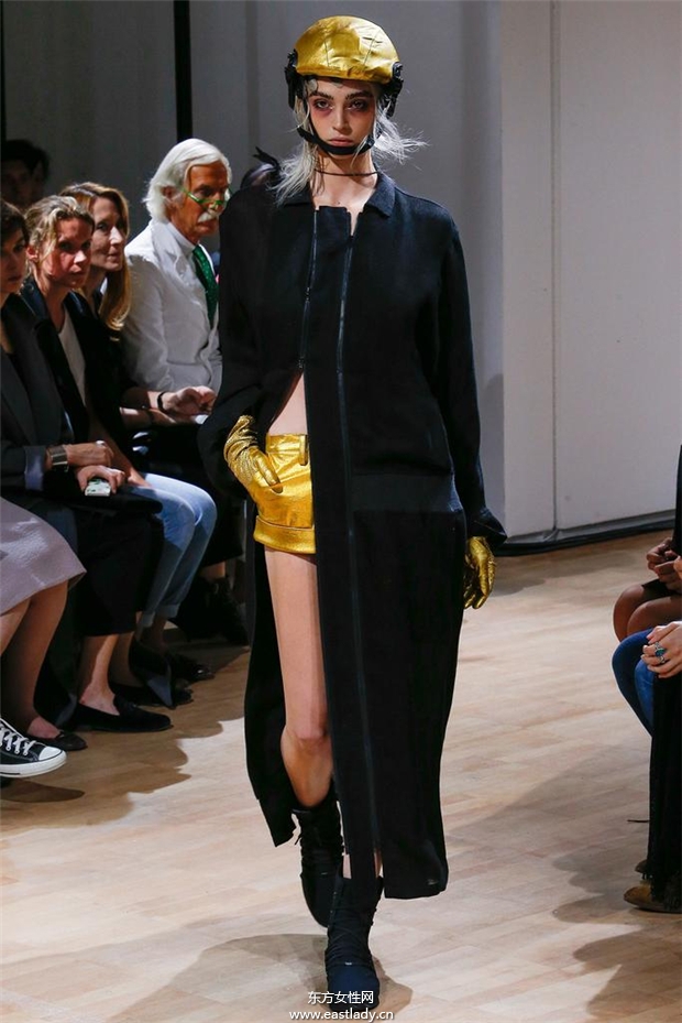 Yohji Yamamoto 2015春夏女裝流行發(fā)布