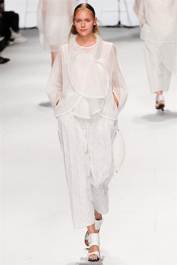 Issey Miyake 2015春夏女裝流行發(fā)布