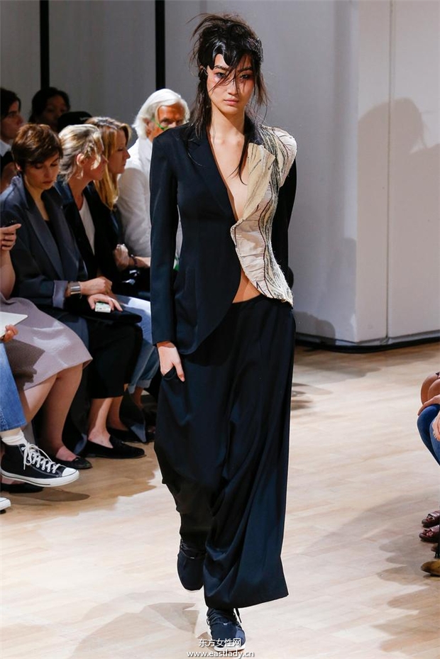 Yohji Yamamoto 2015春夏女裝流行發(fā)布
