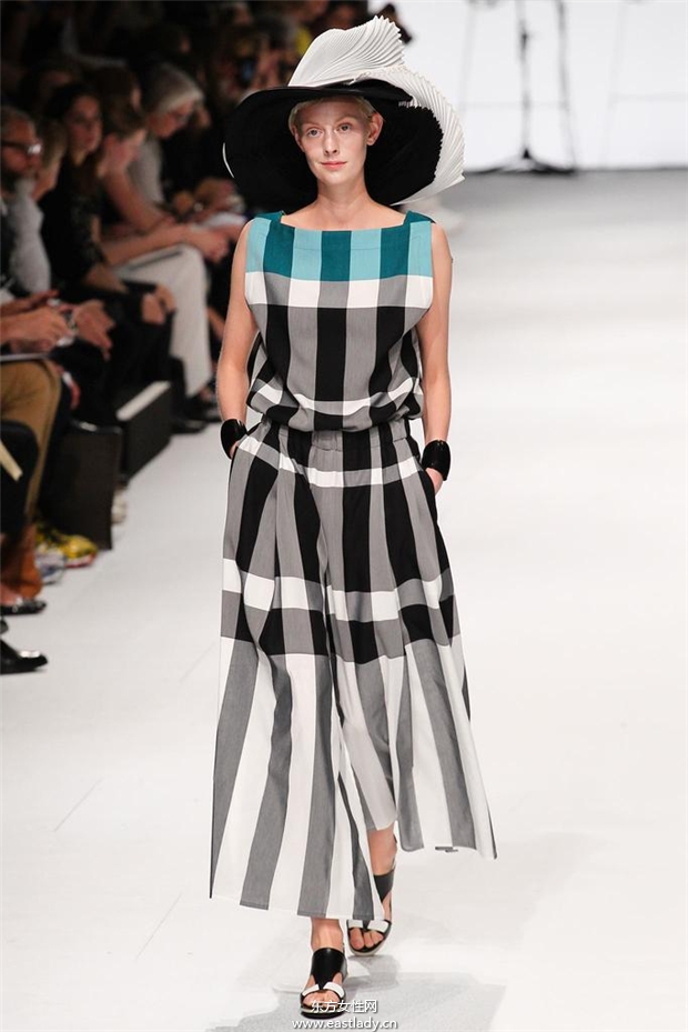 Issey Miyake 2015春夏女裝流行發(fā)布