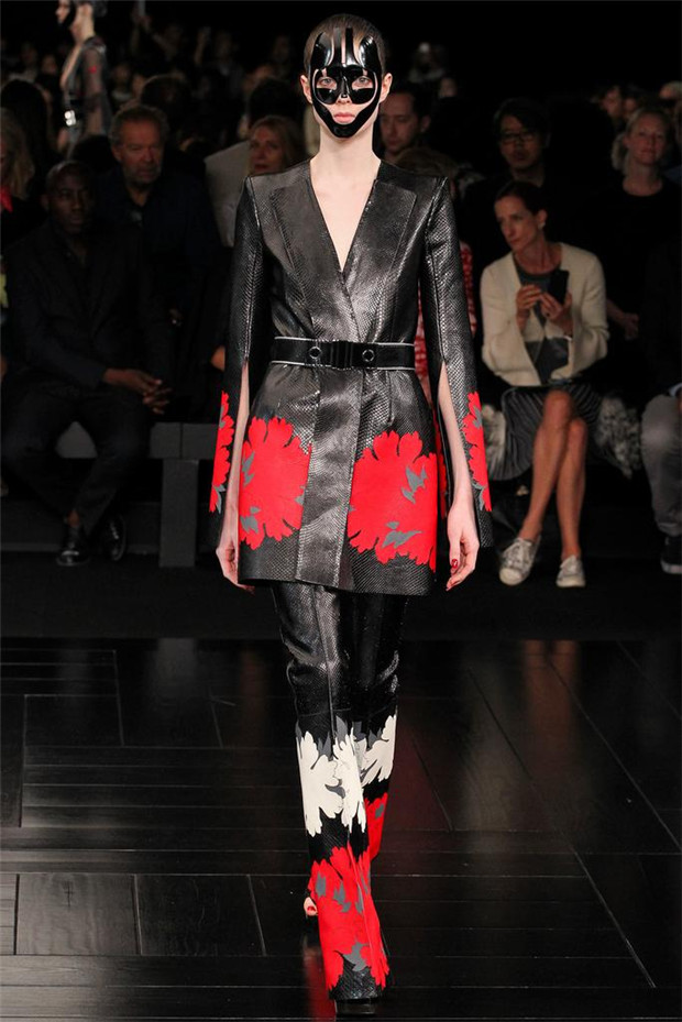 Alexander McQueen 2015春夏女裝流行發(fā)布