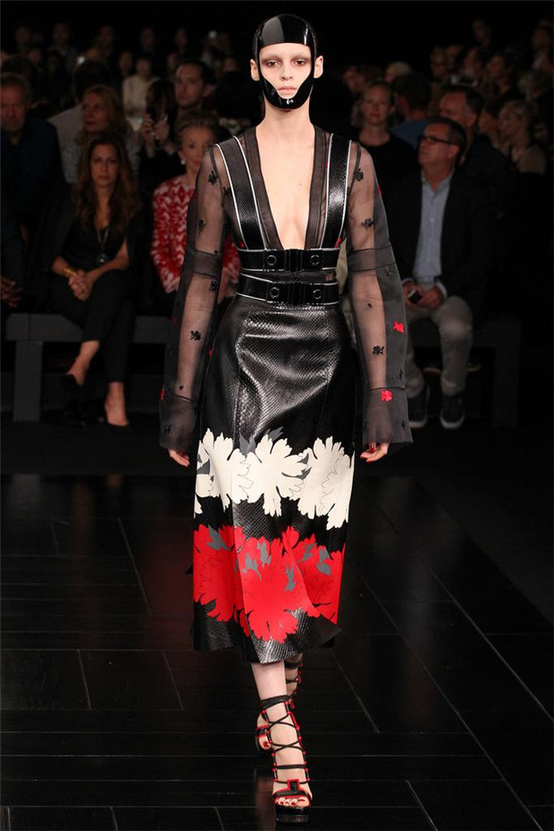 Alexander McQueen 2015春夏女裝流行發(fā)布