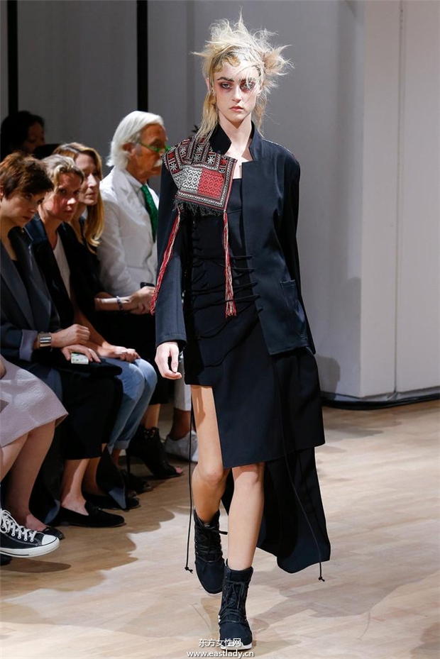 Yohji Yamamoto 2015春夏女裝流行發(fā)布