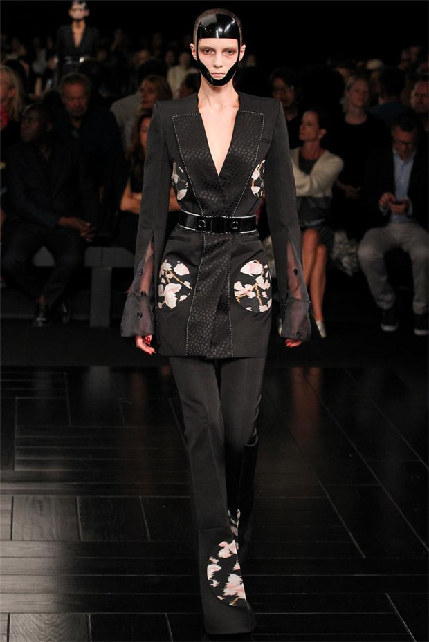 Alexander McQueen 2015春夏女裝流行發(fā)布