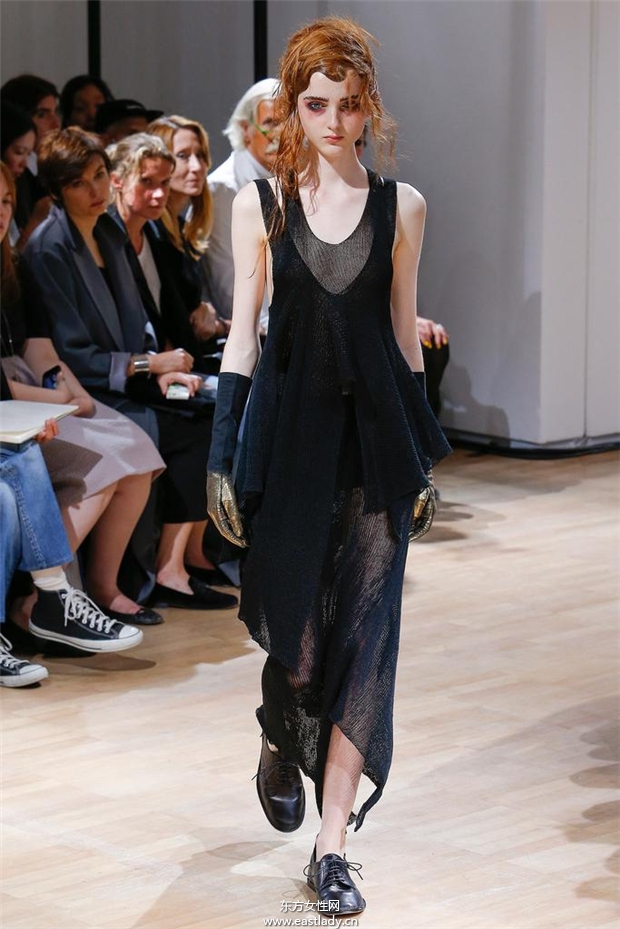 Yohji Yamamoto 2015春夏女裝流行發(fā)布