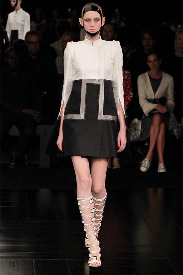 Alexander McQueen 2015春夏女裝流行發(fā)布