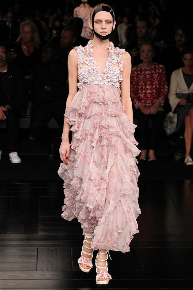Alexander McQueen 2015春夏女裝流行發(fā)布
