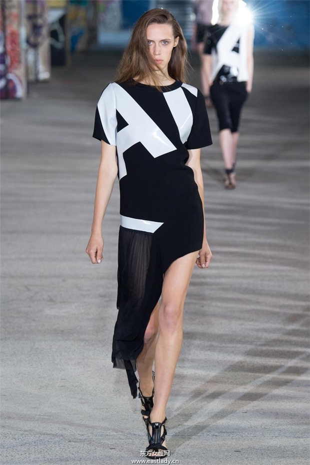 Anthony Vaccarello 2015春夏女裝流行發(fā)布